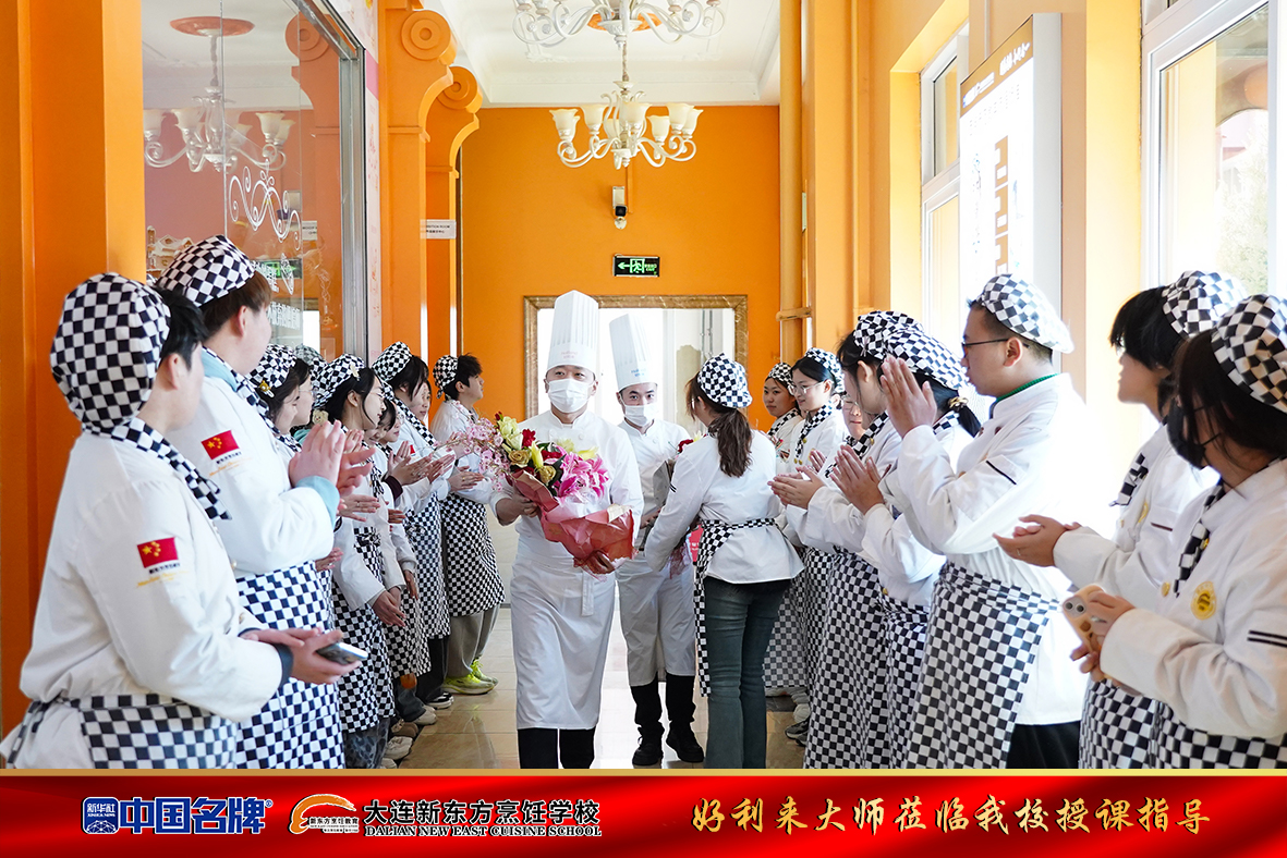 好利来甜蜜赋能，大连新东方学子开启西点奇幻之旅